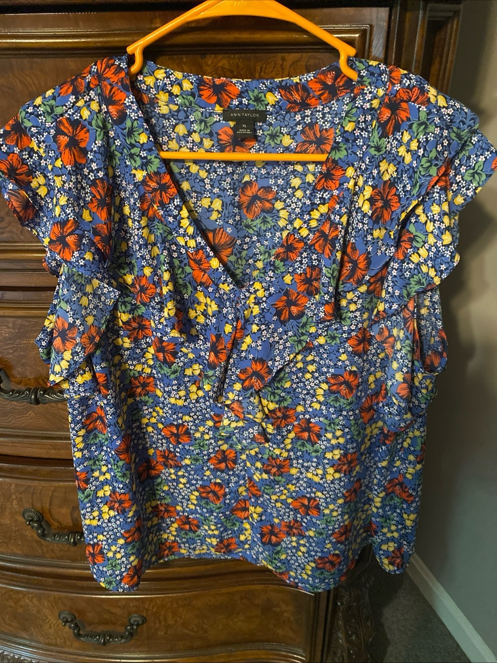 Ann Taylor floral sleeveless blouse ruffle